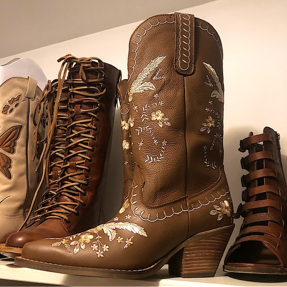 dingo Shoes - Dingo tall Brown Boot embroidered flowers
